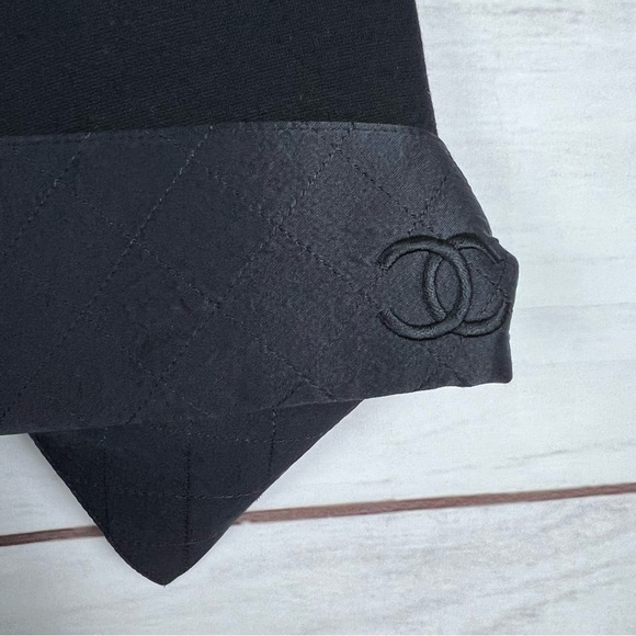 CHANEL Black Top with Gray Accents - Picture 3 of 7